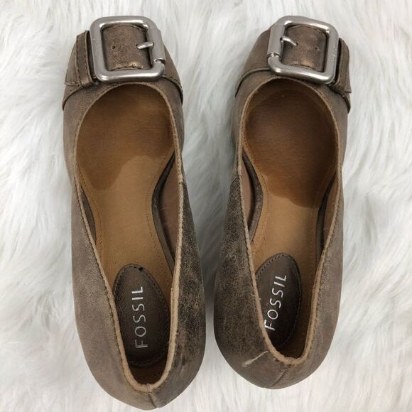 Fossil Metallic Leather Buckle Block Heeled Shoes - Picture 6 of 9